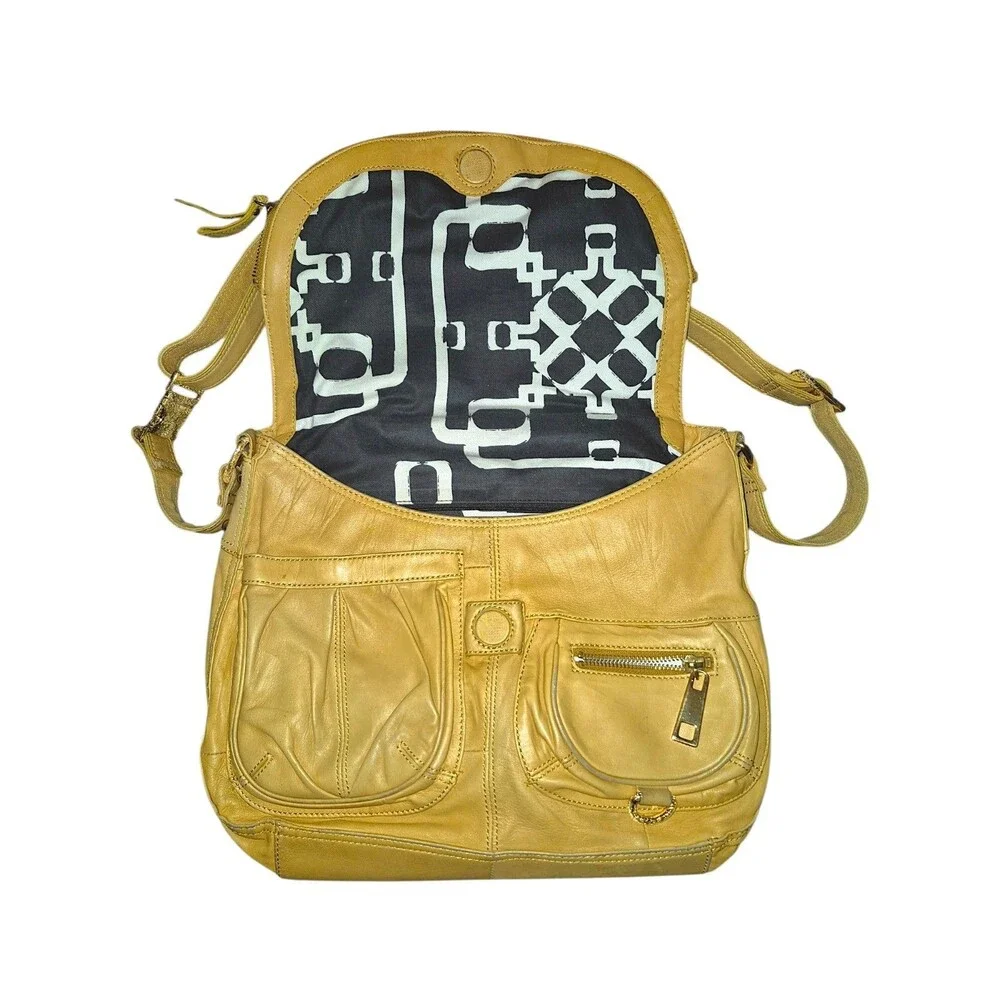 Vintage 100% Leather Steve Madden Mustard Yellow Large Purse In Great Condition